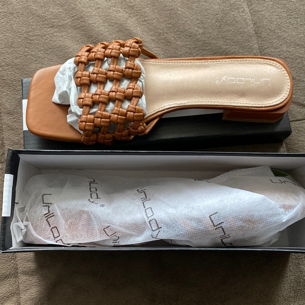 Brown sandal 8.5